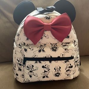 Minnie Mouse bck pack brand new used once for MK same size of a loungefly